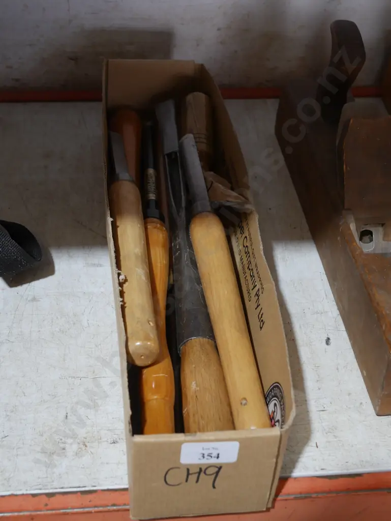 Assorted wood turning chisels Image 1++
