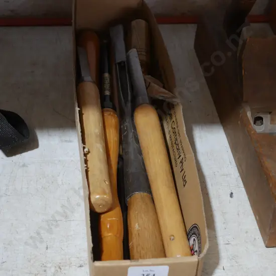 Assorted wood turning chisels