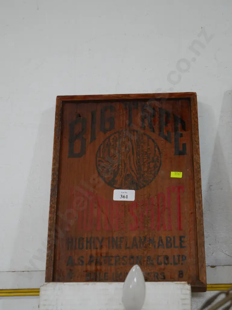 Big tree sign Image 1++