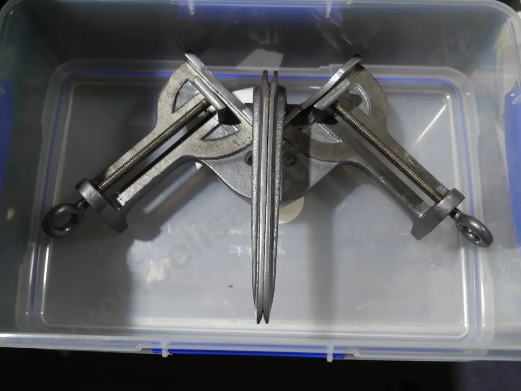 Mitre clamp Image 1++