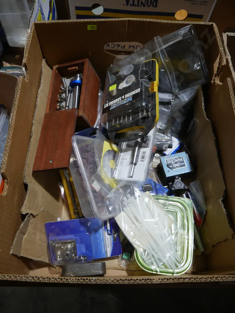 Assorted tools Image 1++