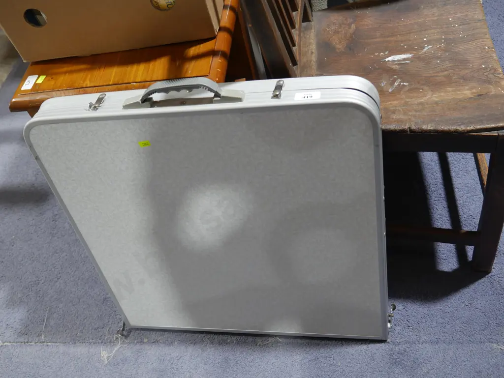 Folding table Image 1++