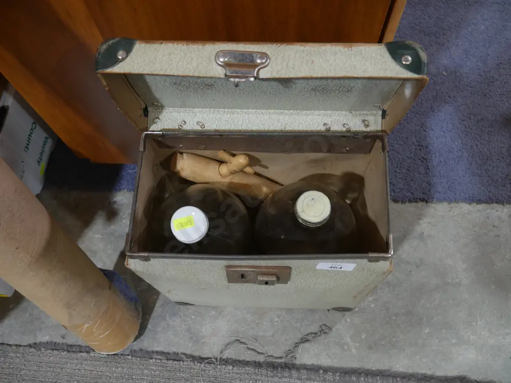 Flagons and case Image 1++