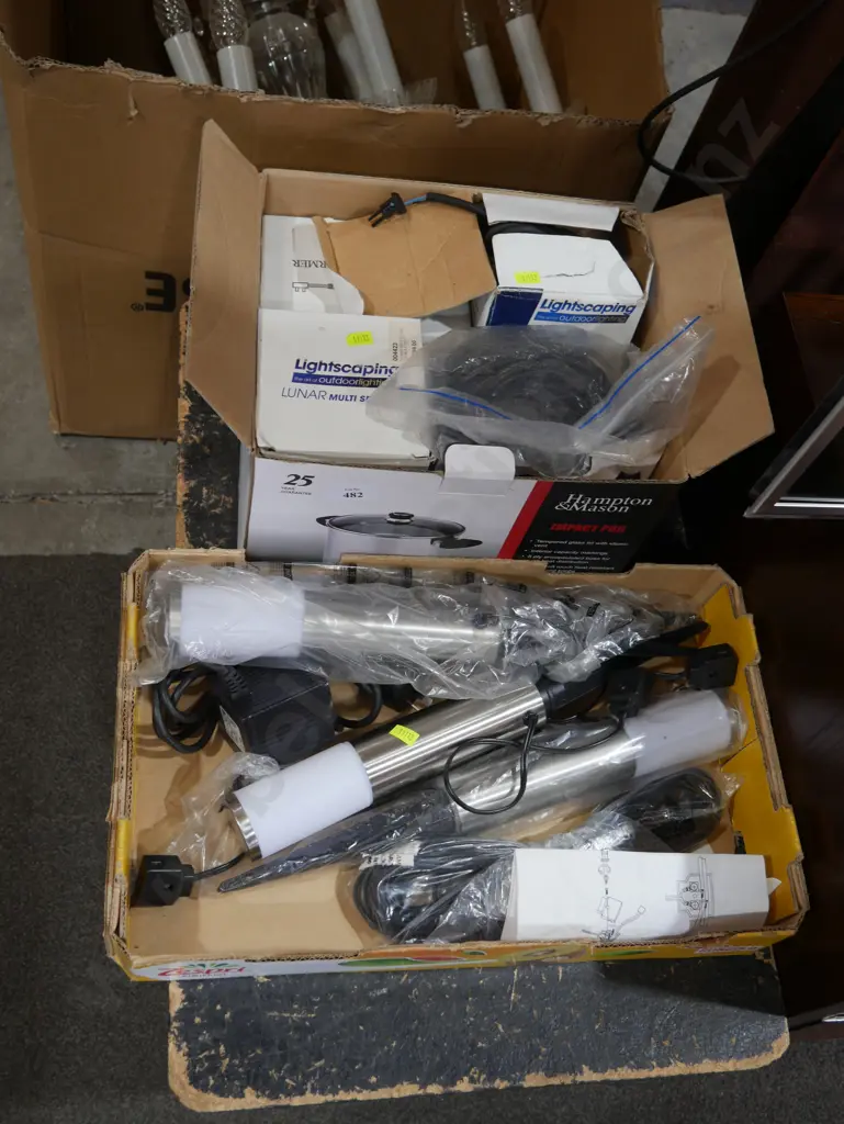 Two boxes of light fittings Image 1++