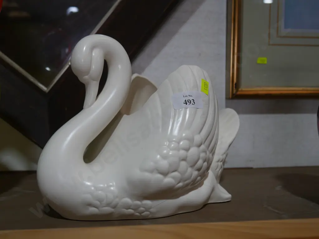 Crown Lynn swan (crack) Image 1++