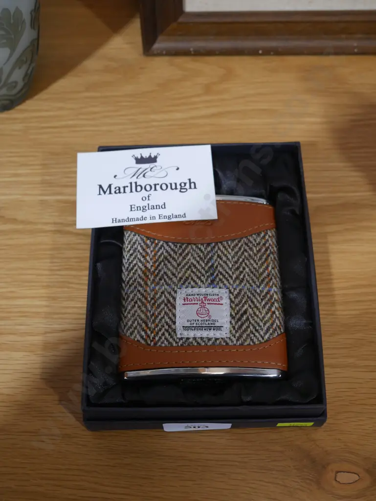 Harris Tweed hip flask Image 1++