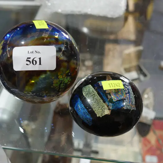 2 Glass paperweights