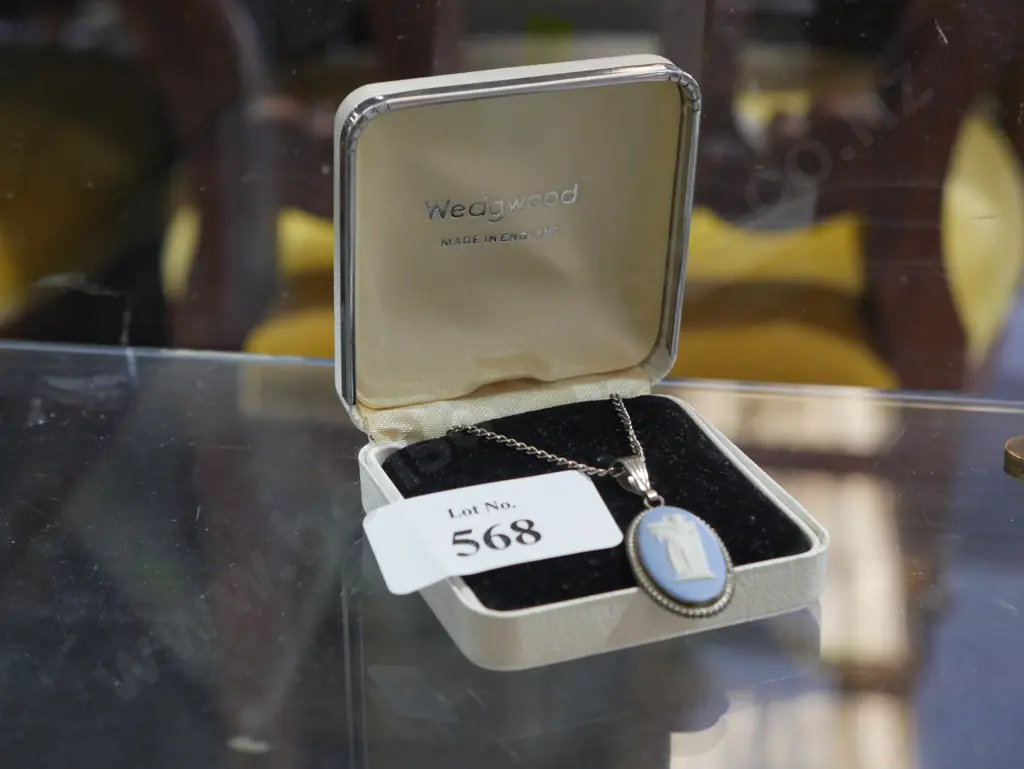 Wedgewood pendant Image 1++