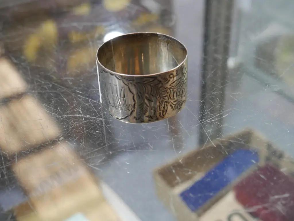 Sterling Silver napkin ring Image 1++