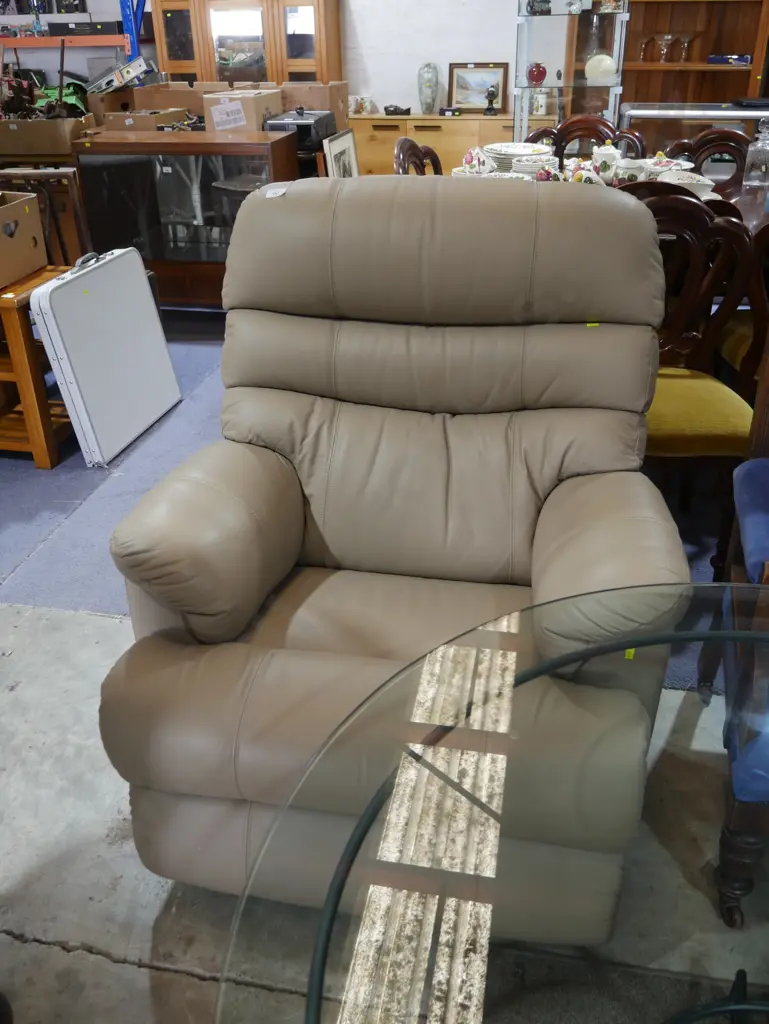 Lazboy recliner arm chair Image 1++