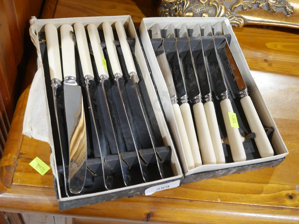 Bone handled knives Image 1++