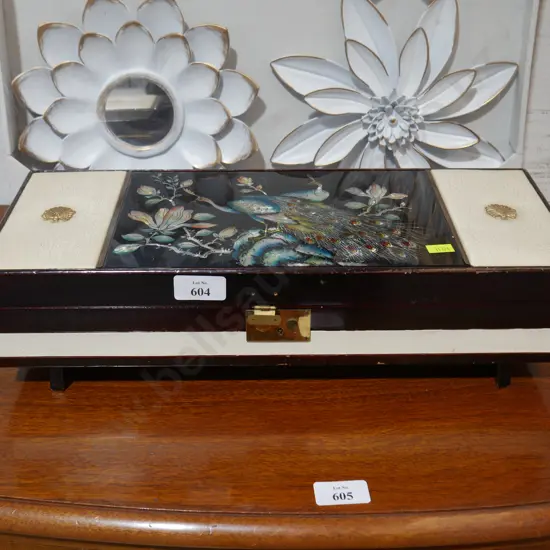 Oriental jewellery box