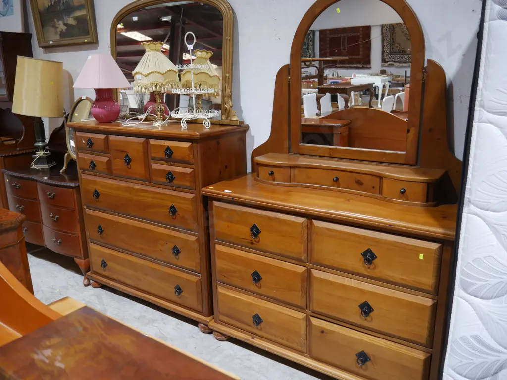 Dressing table and scotch chest Image 1++