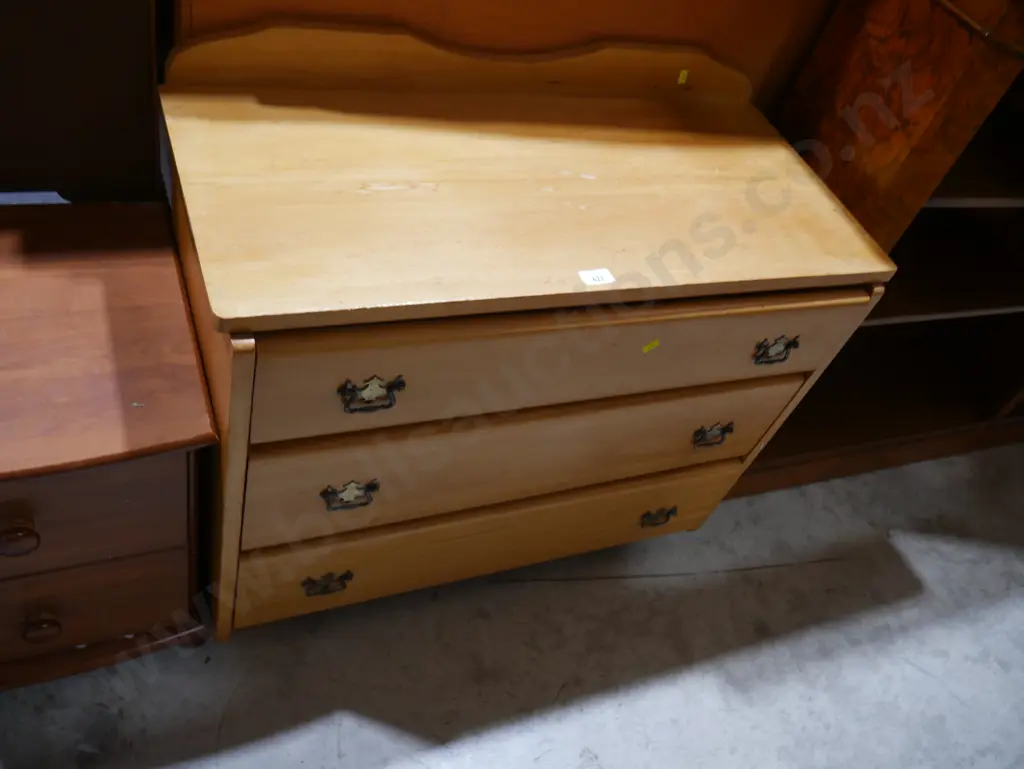Lowboy chest of drawers Image 1++