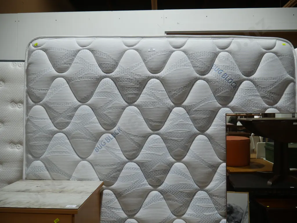 Queen size bed Image 1++