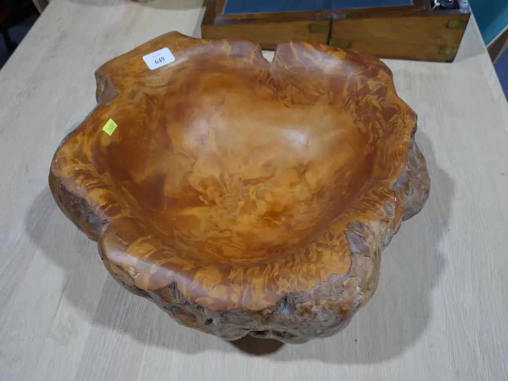 Carved wooden bowl Image 1++