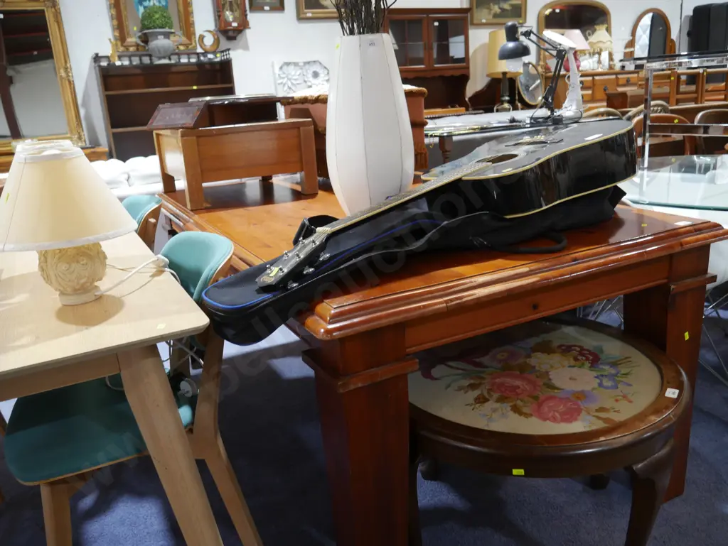 Dining table Image 1++