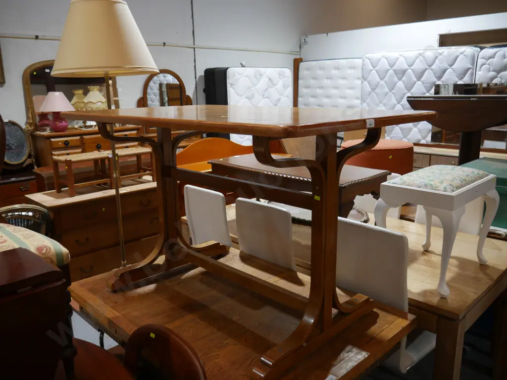 Dining table Image 1++