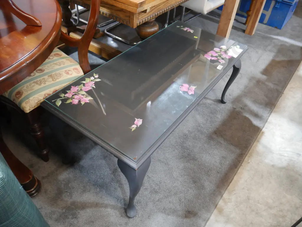 Painted coffee table Image 1++