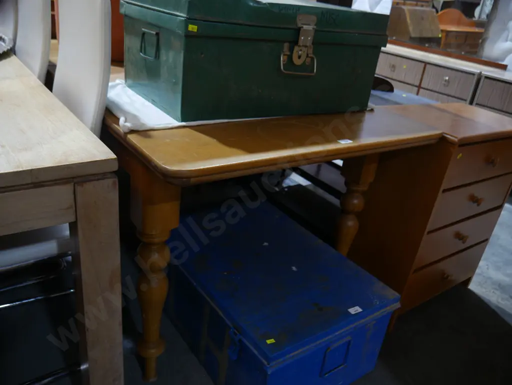 Extension dining table Image 1++