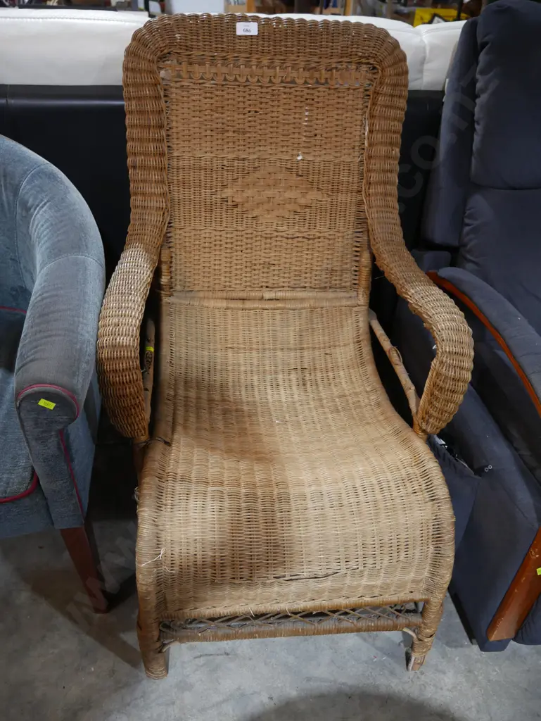 Wicker lounge chair Image 1++