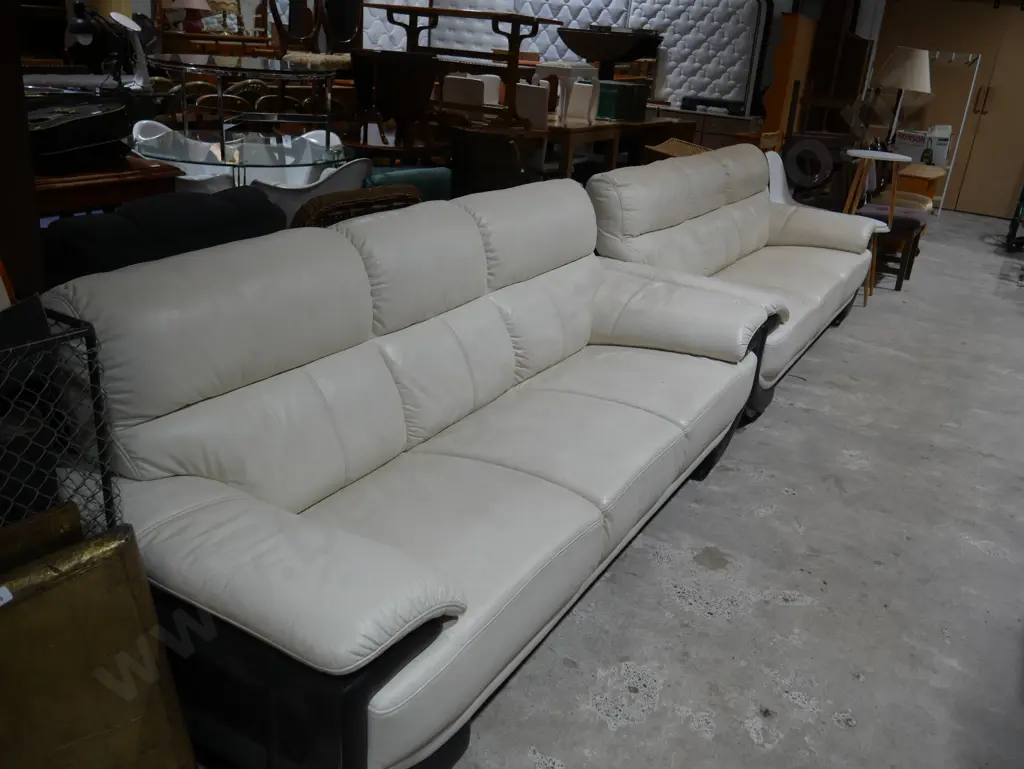 2 piece lounge suite Image 1++