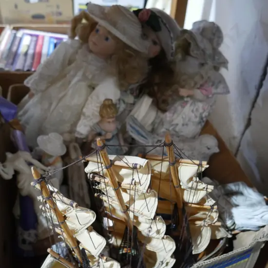Sailing ship, dolls