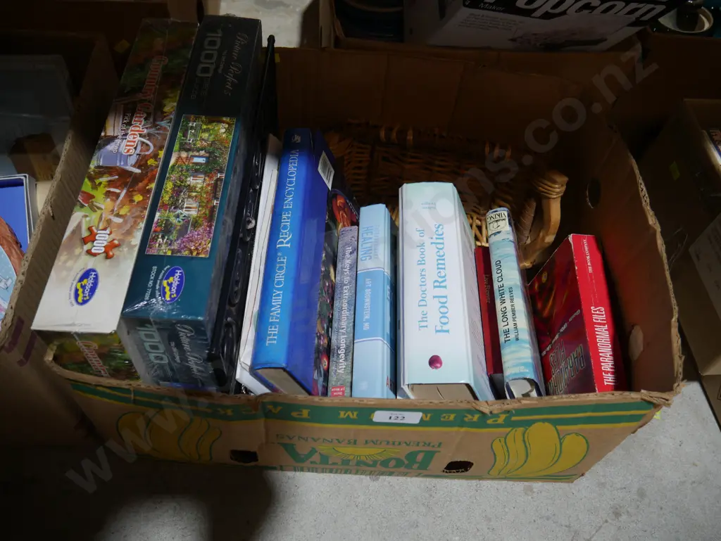 Jigsaws, books etc Image 1++