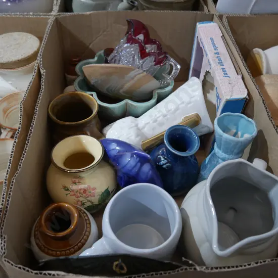 Vases , jugs