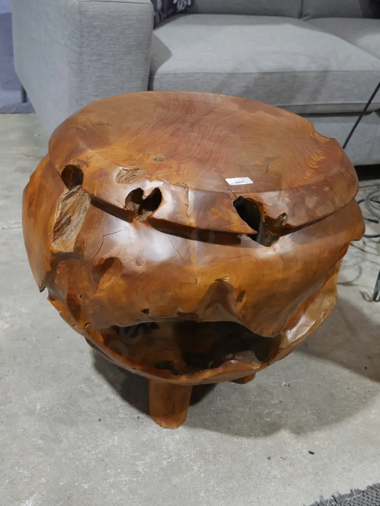 Tree stump coffee table Image 1++