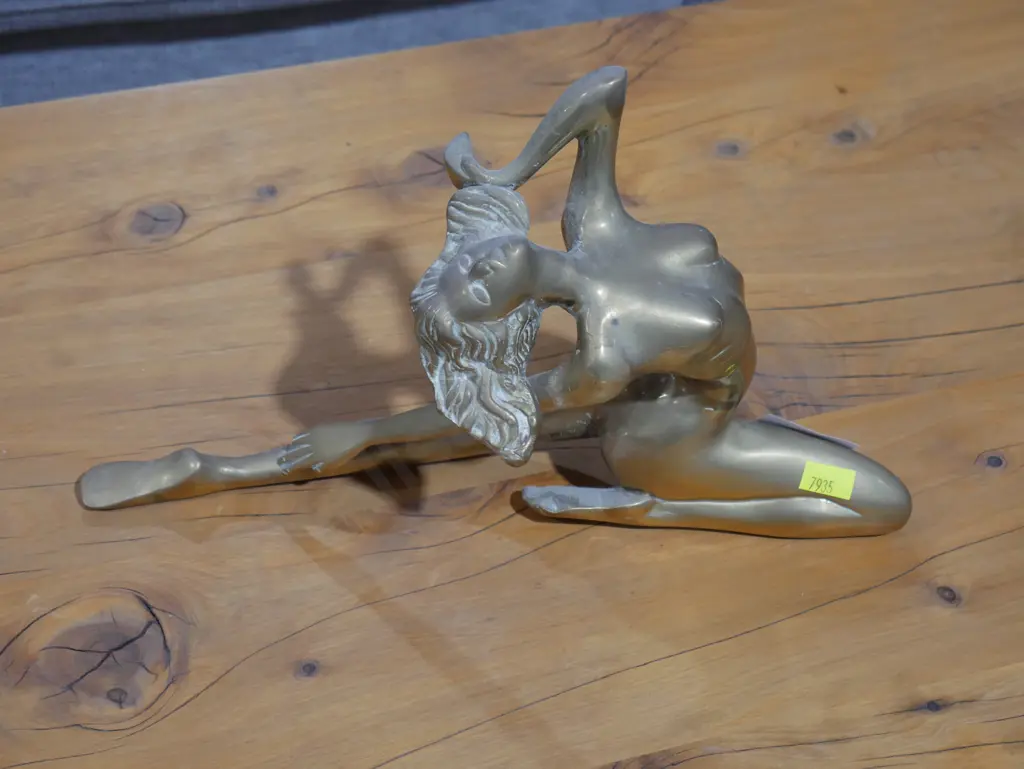 Metal lady figurine Image 1++