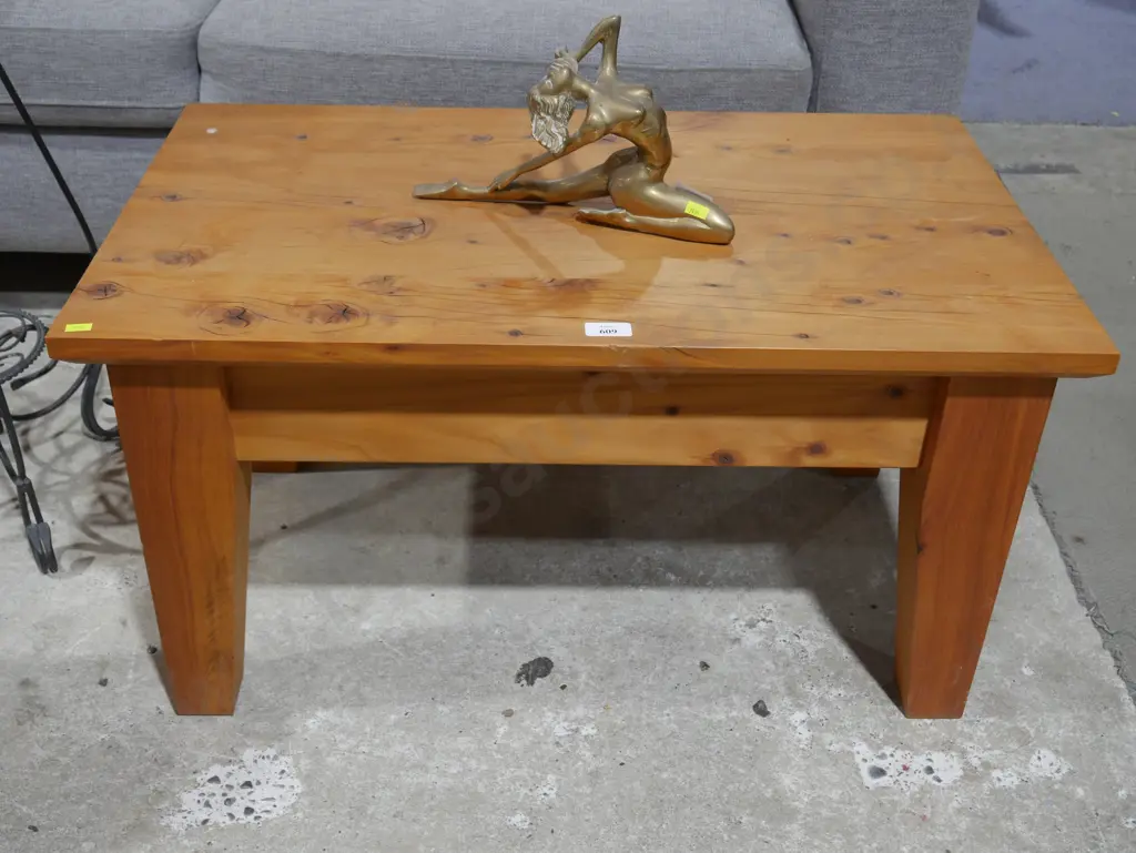 Coffee table Image 1++