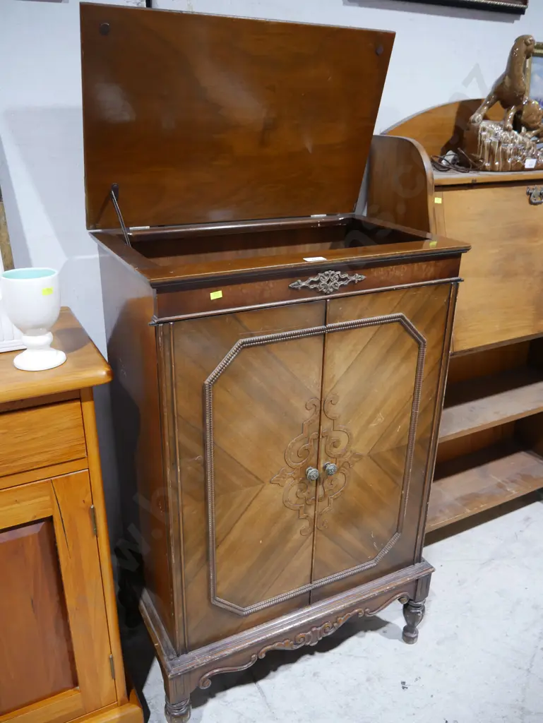 Gramophone cabinet Image 1++
