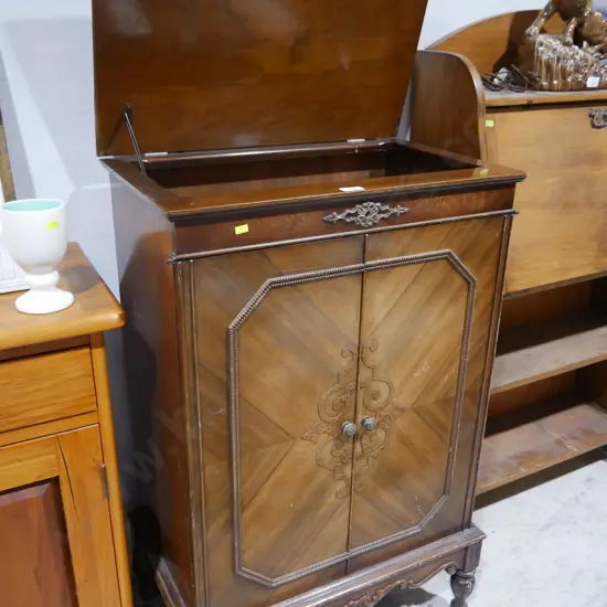 Gramophone cabinet