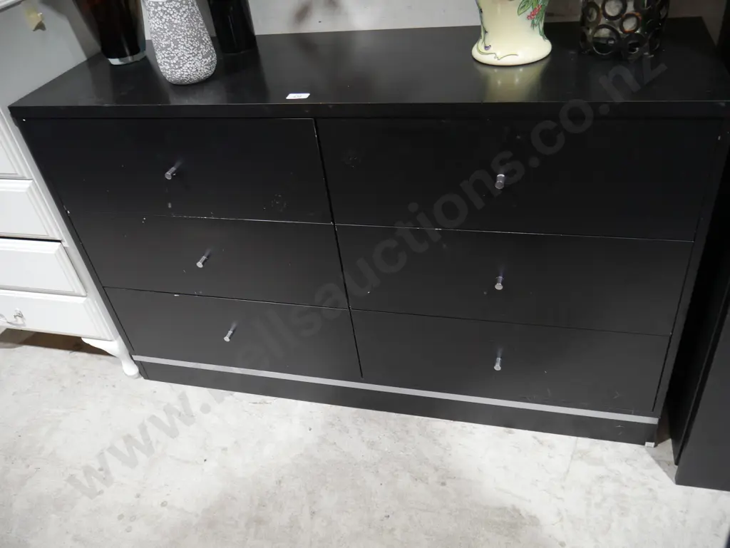 Black low boy Image 1++