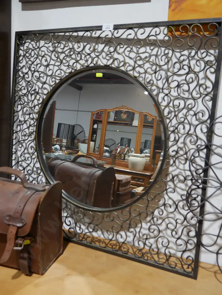 Metal round mirror Image 1++