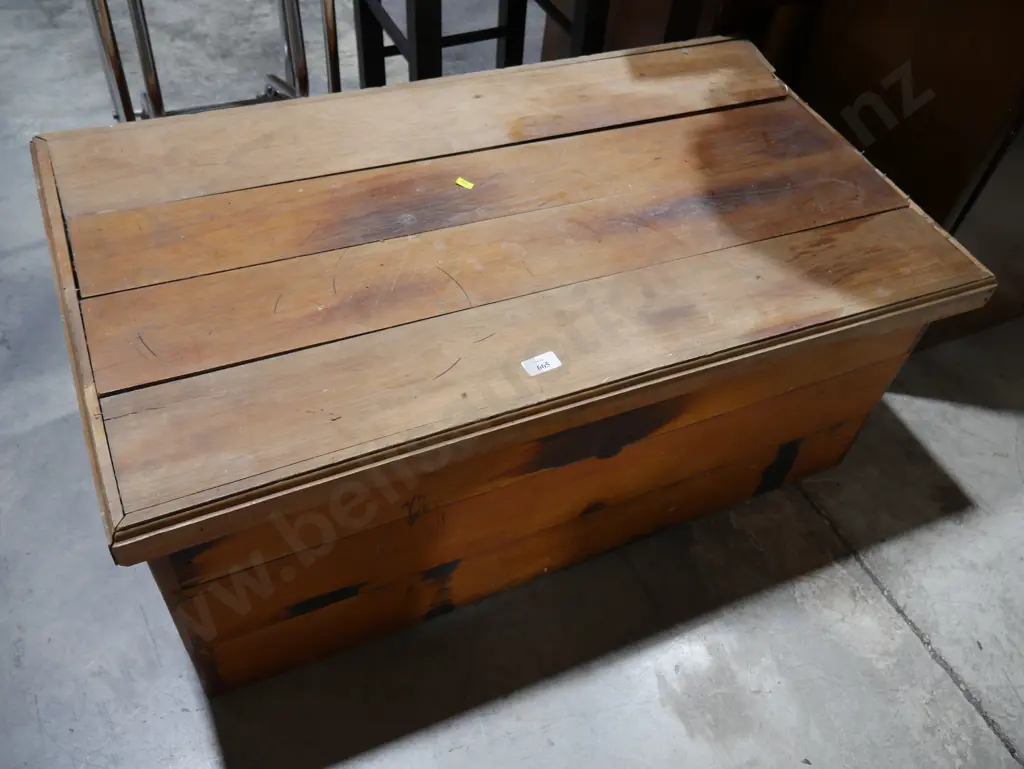 Wooden storage chest Image 1++