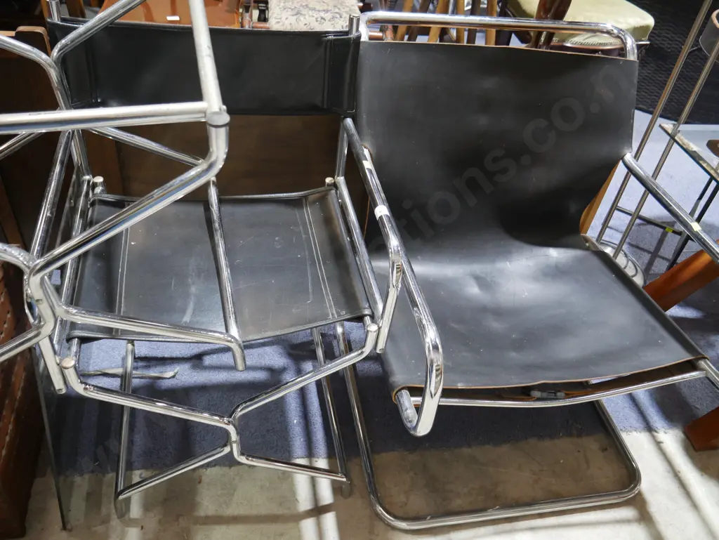 2 Chairs and Table Image 1++