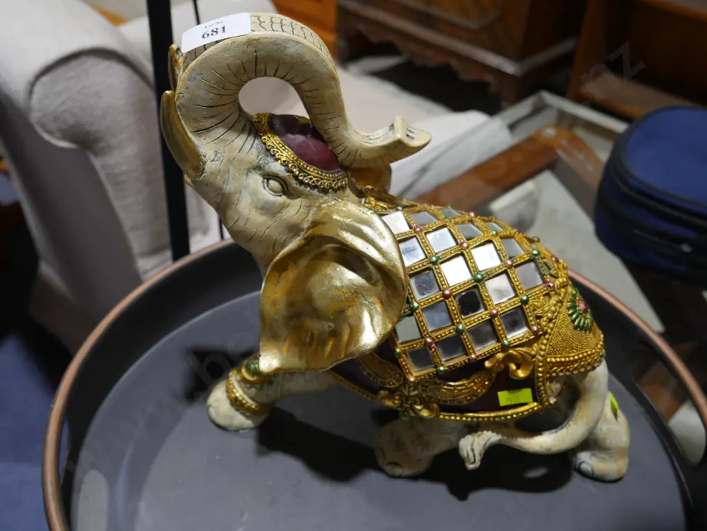 Elephant figurine Image 1++