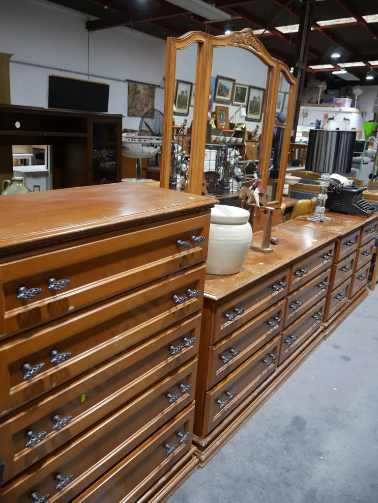 4 piece bedroom suite Image 1++