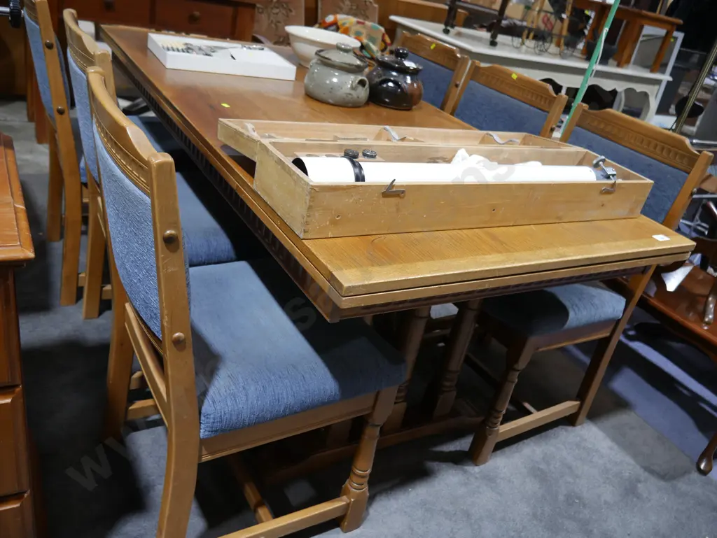 Extendable table and 6 chairs Image 1++