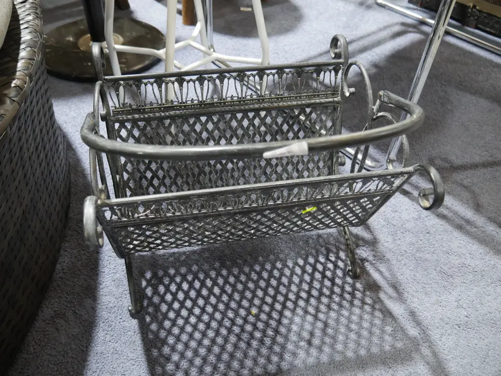 Magazine rack Image 1++