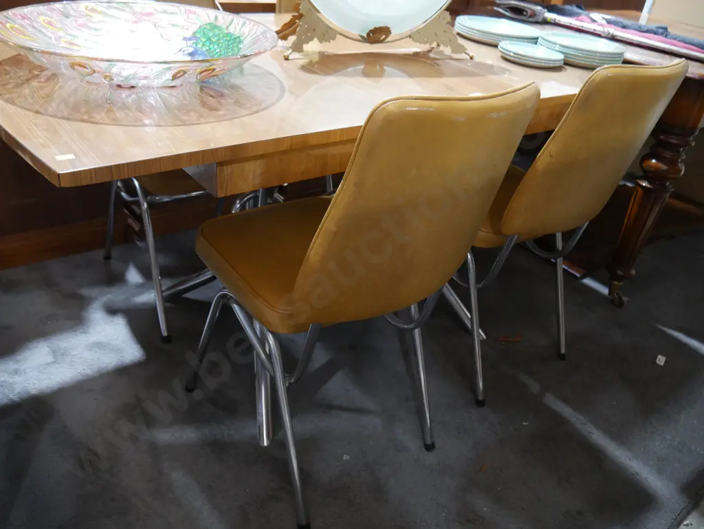 Dining table 4 chairs Image 1++