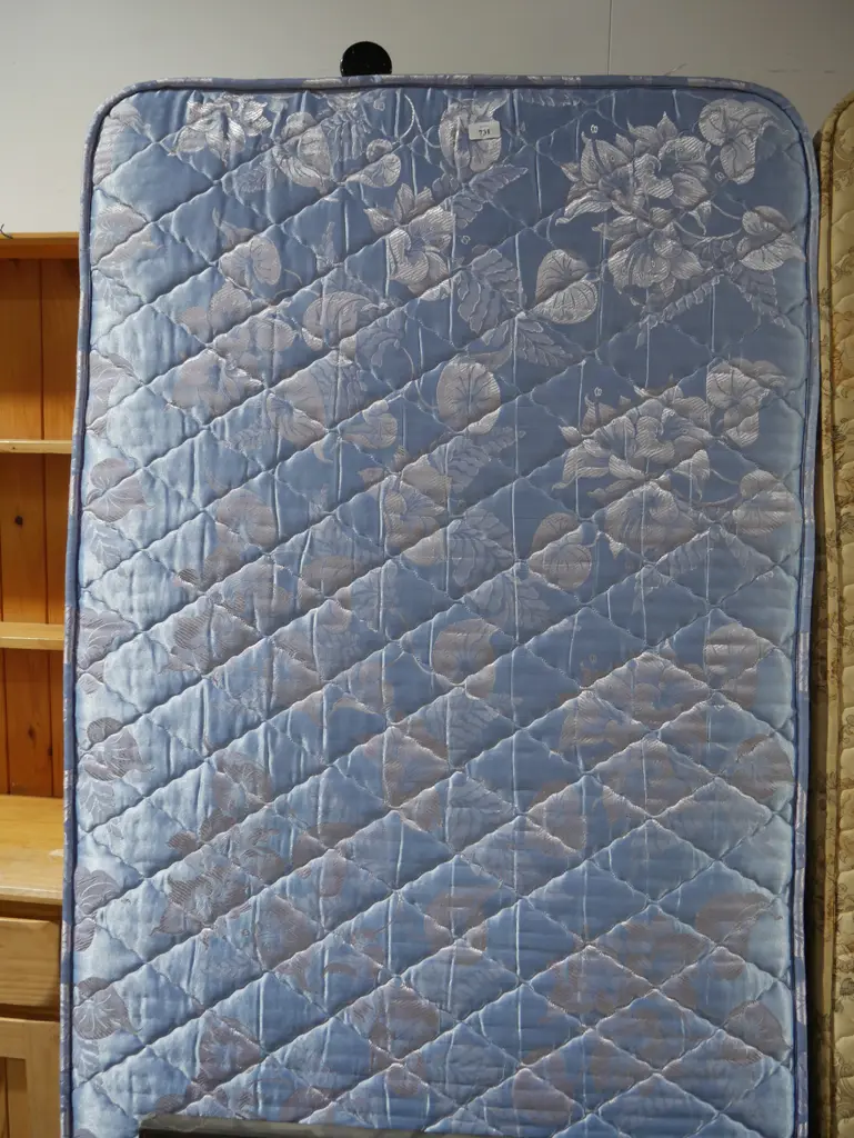 Single mattress and base Image 1++