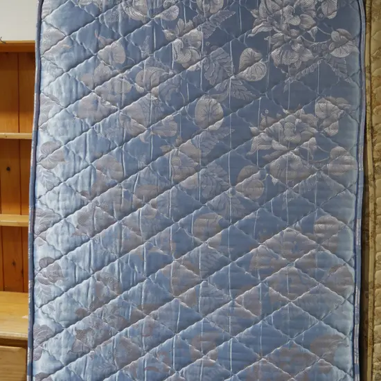 Single mattress and base