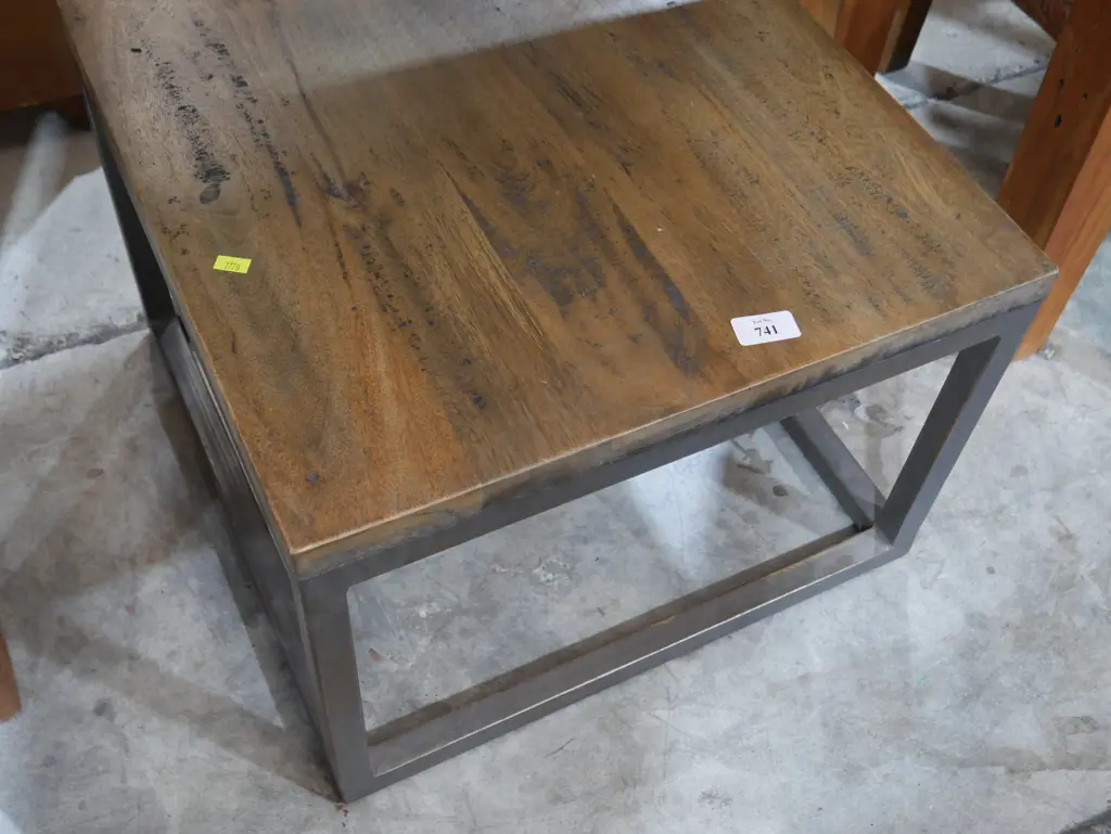 Coffee table Image 1++