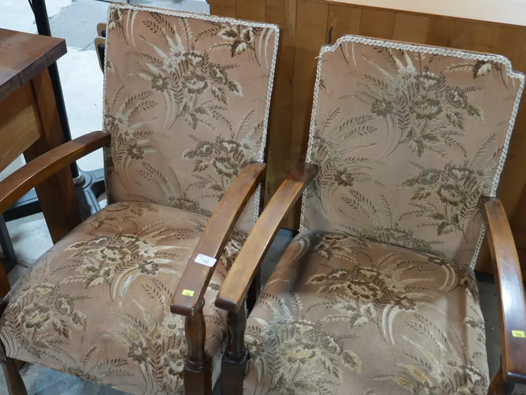 2 arm chairs Image 1++