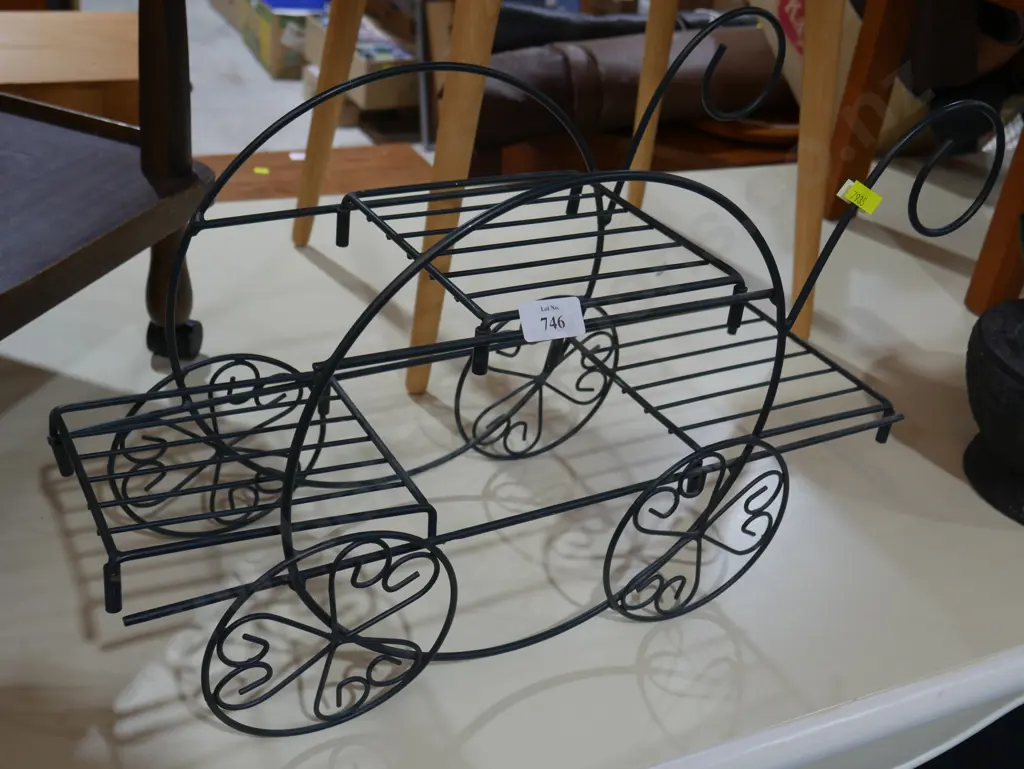 Metal plant stand Image 1++