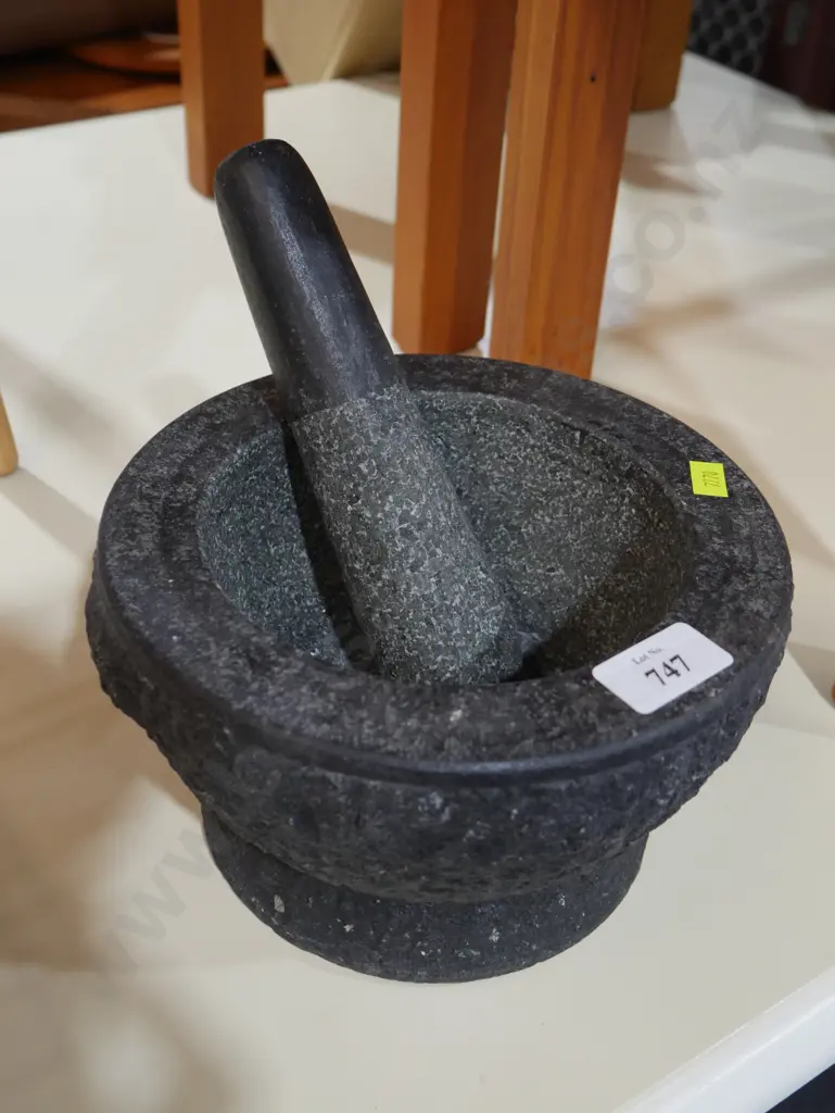 Mortar and pestle Image 1++