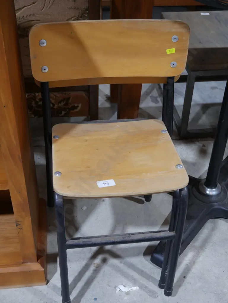 2 childs chairs Image 1++